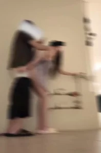 楼道调教母狗